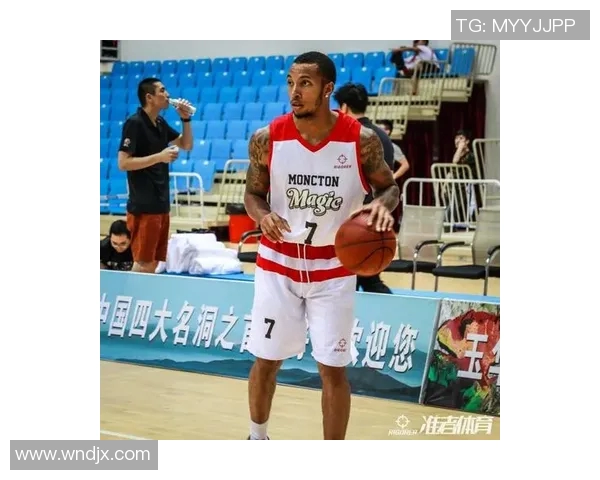 足球的滚球技巧与战术解析助你提升比赛水平与观赏乐趣 足球的滚球技巧与战术解析助你提升比赛水平与观赏乐趣