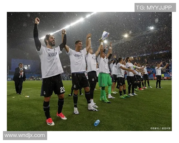 巴萨与皇马巅峰对决再度上演球迷期待经典之战的激烈较量 巴萨与皇马巅峰对决再度上演球迷期待经典之战的激烈较量